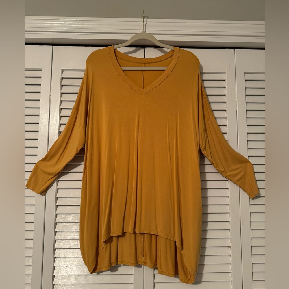 Boutique purchase. Oversized tunic. Fits like a large. Mustard Yellow.